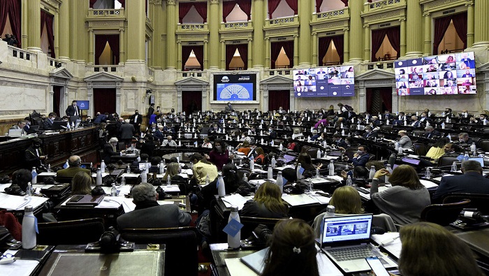 El bloque parlamentario del Frente de Todos llama a la responsabilidad institucional y democrática en Argentina.