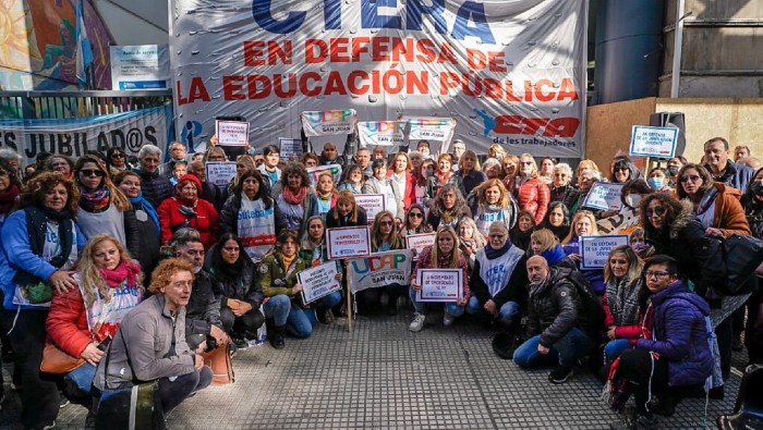 De manera paralela, gremios independientes mantienen puntos de protestas para exigir el cumplimiento de demandas particulares, como es el caso del gremio de docentes.