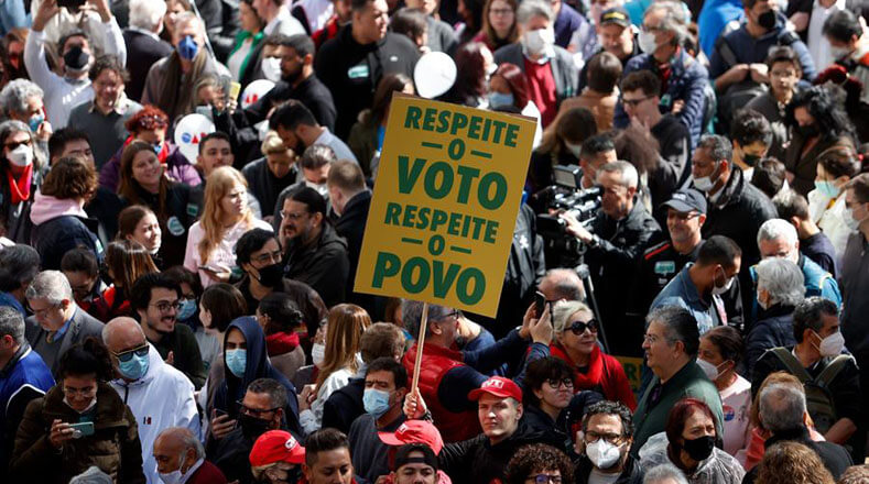 Miles de brasileños movilizados en defensa de la democracia