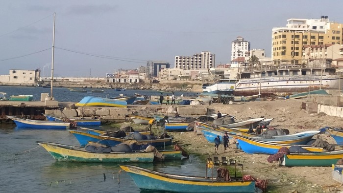 Además de atacar a los pescadores de Gaza, Israel prohíbe regularmente el acceso de sus barcos al área y reduce la zona de pesca a la que aquellos pueden acceder.