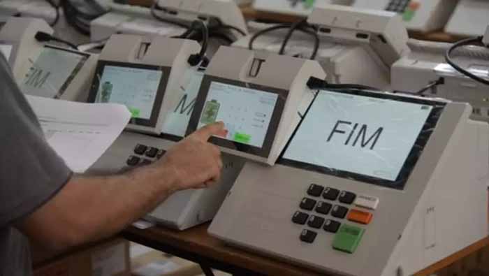 Este año los electores brasileños también votan a gobernadores, senadores y diputados federales, estatales y distritales.