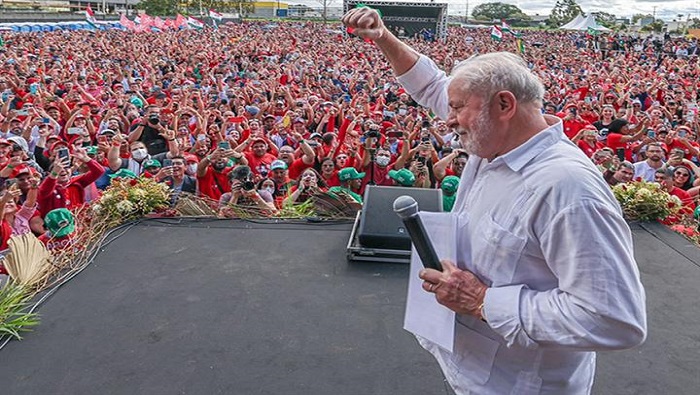 Lula supera a todos son rivales que juntos representan el 41 por ciento de los votos, contra el 44 por ciento conseguido por el exmandatario brasileño.