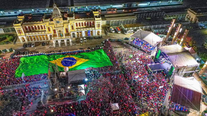 Lula señaló en su alocución que, de ser electo, dentro de las prioridades de su gestión se encontrará la reanudación de las políticas sociales en pos de mejorar las condiciones de vida de la población más vulnerable.