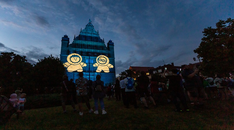La ciudad de Toruń (norte) es nuevamente el escenario de este festival, con grandes instalaciones de luz para iluminar durante cinco noches.