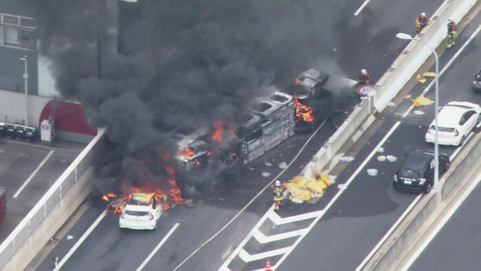 Las autoridades desconocen las causas del accidente y posterior incendio del autobús de pasajeros en la ciudad de Nagoya.