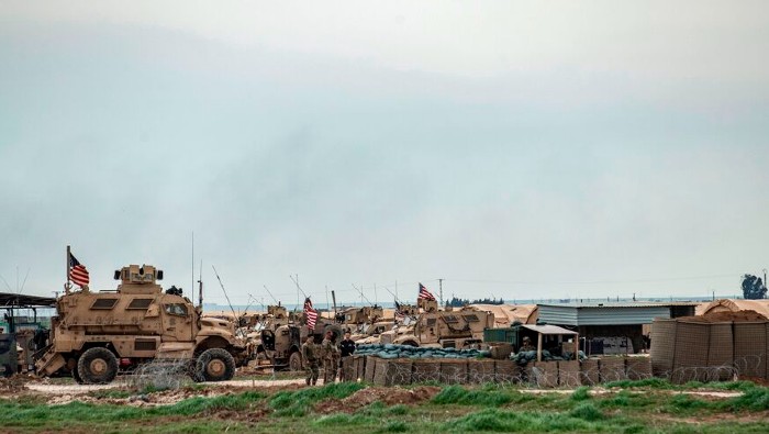 EE. UU. y los grupos armados llamados Fuerzas Democráticas Sirias (SDF, antigubernamentales) ocupan  áreas en las cercanías de campos ricos en petróleo.