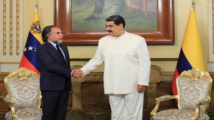 El acercamiento entre Colombia y Venezuela inició el 22 de junio a través de un contacto telefónico entre los presidentes Gustavo Petro y Nicolás Maduro.