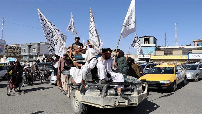 Talibanes y simpatizantes se unieron a la celebración por el fin de la ocupación estadounidense.