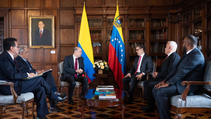 El encuentro entre Leyva y Plasencia se produjo de manera privada en la sede de la Cancillería colombiana.