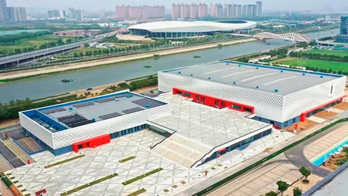En la ciudad de Nanjing, al este de China, se erigió este pabellón para acoger la cita atlética bajo techo.