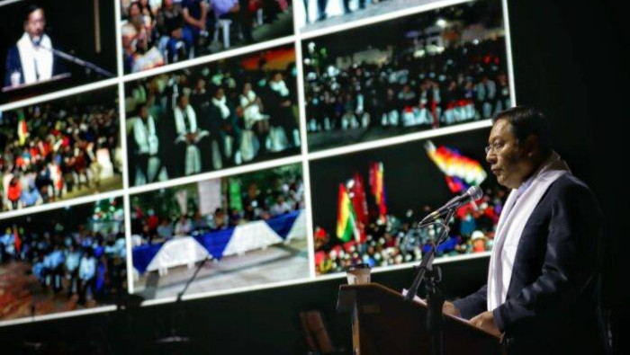 Arce resaltó que “gracias al valeroso pueblo boliviano, avanzamos a paso firme en el camino de crecimiento económico”.