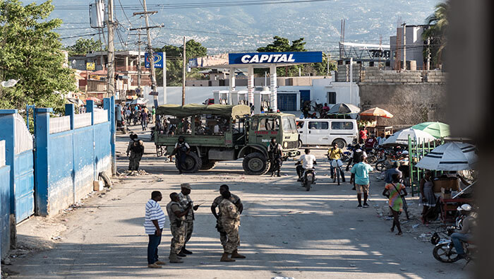El Gobierno haitiano reconoció que necesita medios para enfrentar a las bandas armadas que controlan varias zonas de la capital.