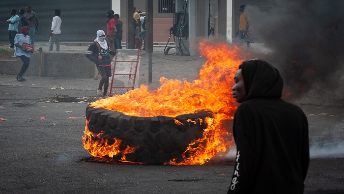Los manifestantes saquearon y asaltaron negocios en varias ciudades haitianas.