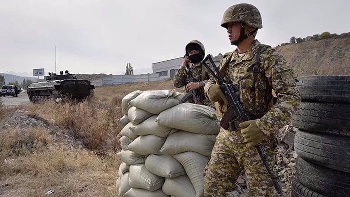Fuerzas tayikas acusan a los soldados de Kirguistán de haber disparado contra uno de sus puestos fronterizos.