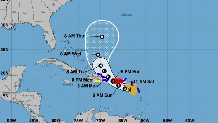 Autoridades meteorológicas dominicanas indicaron que a las 13H00 (hora local) el centro de la tormenta estaba a unos 360 km al sureste de Ponce, Puerto Rico.