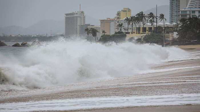 Puerto Rico se alista para la llegada de la tormenta tropical Fiona, prevista para la tarde de este domingo,