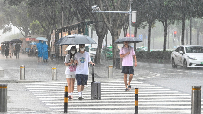 En las provincias de Fujian, Cantón y Hainan y en el occidente de Taiwán se prevén vientos sostenidos de 75 a 88 kph.