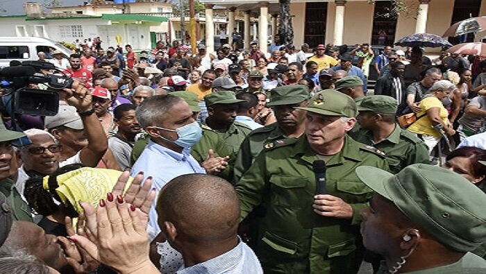 “Ni imperios, ni huracanes, ni mercenarios, ni anexionistas, ni bloqueos; Cuba no se detendrá porque ahí están en alto su solidaridad, su fuerza, su unidad, su continuidad”, enfatizó el líder cubano.