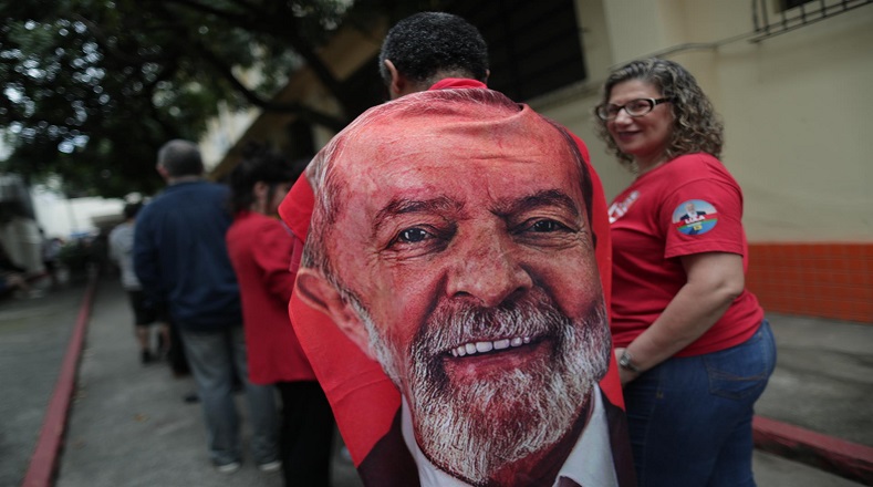 Según los resultados de recientes sondeos, el expresidente Luiz Inácio Lula da Silva, candidato por el Partido de los Trabajadores, es el favorito para ocupar el cargo de jefe de Estado en los próximos cuatro años.