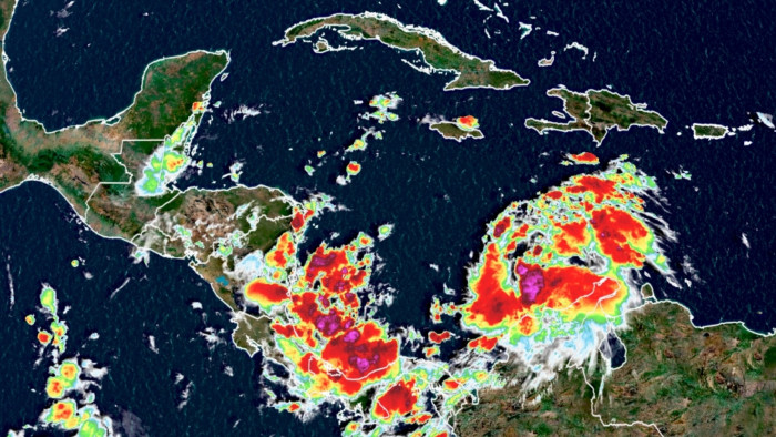 La tormenta tropical se ubica a 175 kilómetros al norte de Colombia transitando a 29 kilómetros por hora hacia el oeste.
