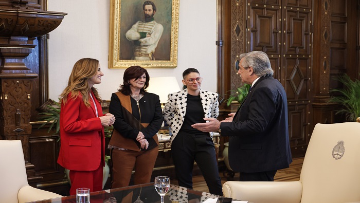 “Es un día muy grato pues estamos sumando a tres mujeres valiosas a nuestro gabinete”, resaltó el mandatario argentino.