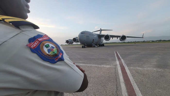 EE.UU. y Canadá emitieron un comunicado conjunto de apoyo a las fuerzas policiales haitianas con equipos militares.