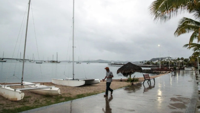 Se mantiene frente a las costa de Colima y Jalisco, estados en los que generará lluvias intensas a torrenciales de acuerdo con el pronóstico de Conagua.