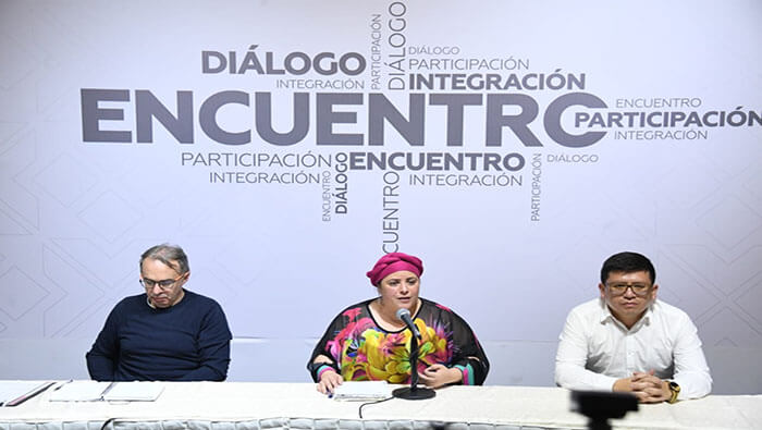 La ministra de la Presidencia de Bolivia ofrece declaraciones al término de un encuentro por el censo en el país suramericano.