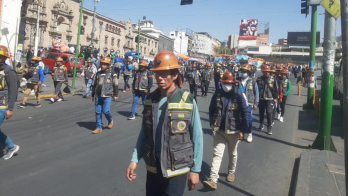 Varias marchas están previstas para llegar a Santa Cruz, para demandar la salida del gobernador Luis Fernando Camacho, que encabeza un paro en la entidad.