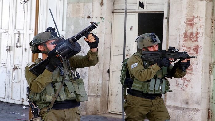 En el hecho otro palestino resultó herido y fue detenido por los soldados de Israel, notificaron las autoridades.