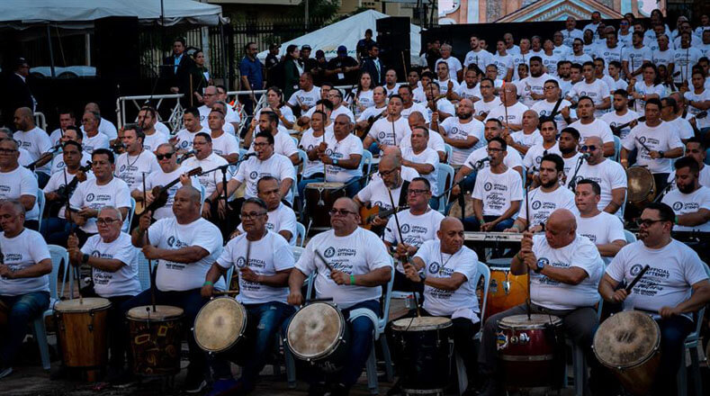 Esta actividad se realizó frente a la basílica de Maracaibo, en el marco del Día del Gaitero, y donde también tocaron otras canciones dedicadas a su tierra.