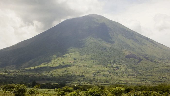 Según el Observatorio de Amenazas del Ministerio de Medio Ambiente, el volcán Chaparrastique ha realizado más de 10 explosiones en los últimos días.