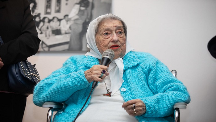 Hebe de Bonafini fundó la Asociación Madres de Plaza de Mayo para visibilizar la desaparición de personas, entre ellas sus hijos durante la última dictadura en Argentina (1976-1983).