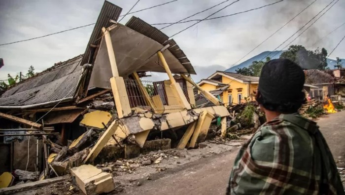 Se cree que la mayoría de las víctimas que murieron como resultado del terremoto en Cianjur, Java Occidental, son niños.