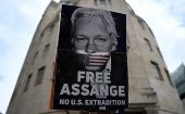 Los medios de las élites defienden un sistema de privilegios, el mismo que viola derechos humanos en nombre de la democracia y que encarcela y amordaza  a quienes, como Julian Assange, se atreven a develar esa realidad.