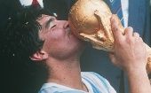 Maradona fue el único futbolista argentino en salir campeón del mundo en sub-20 y luego ganar el trofeo del orbe con la selección absoluta.