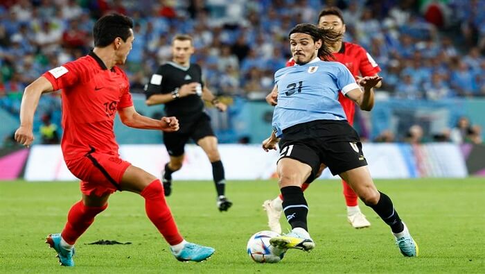 Corea del Sur empató sin goles en su primer duelo ante Uruguay, en el que utilizaron una línea de cuatro en la defensa.