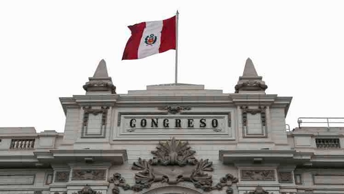 Perú sufre una crisis política que enfrenta a los poderes del Estado.