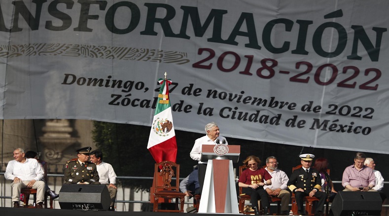 Tras arribar, López Obrador ofreció un informe de actividades de su gobierno, en el que anticipó que la pensión del Bienestar para Adultos Mayores tendrá un aumento del 25 por ciento para 2023.