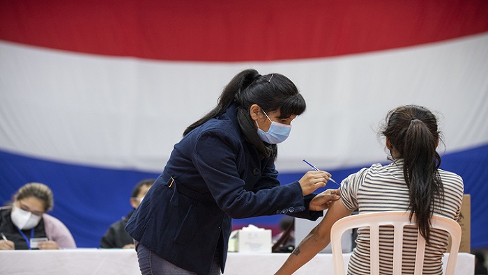 El director de Vigilancia Epidemiológica de Paraguay alertó que ante la tendencia al alza la población debe vacunarse o completar su esquema.
