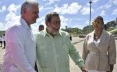 En tierra sanvicentina, Díaz-Canel fue recibido por el primer ministro Ralph Gonsalves y la Gobernadora General, Susan Dougan.