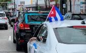 Los participantes entonaron primero el himno nacional de Cuba y después procedieron a recorrer en sus vehículos céntricas avenidas de Miami.
