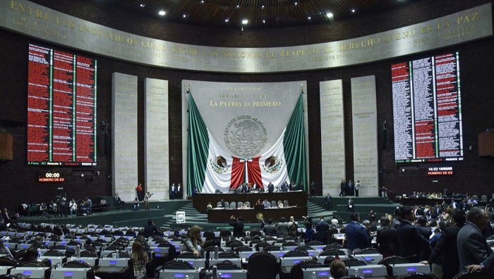 La Cámara de Diputados discute una reforma al INE después de invalidar su desaparición.