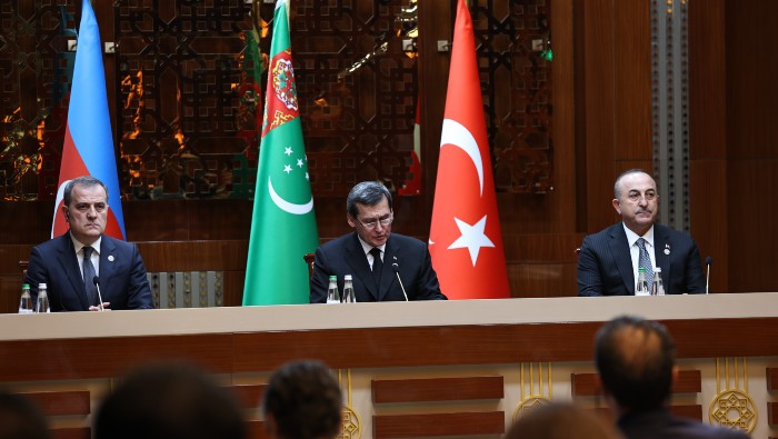 Los comentarios del canciller turco se produjeron después de una cumbre trilateral entre el presidente turco Recep Tayyip Erdogan, el presidente azerí Ilham Aliyev y el líder turcomano Serdar Berdimuhamedov.