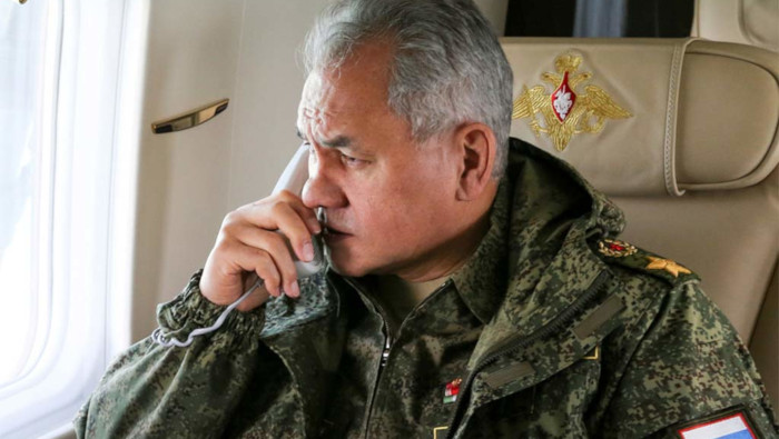 El titular de la cartera de Defensa, compartió  con comandantes, en el cuartel general que les informaron sobre las acciones realizadas y la situación actual de las tropas rusas.