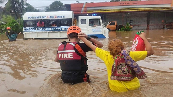 Cuerpos de rescate filipinas continúan con la evacuación de la población civil de zonas afectadas por las inundaciones.