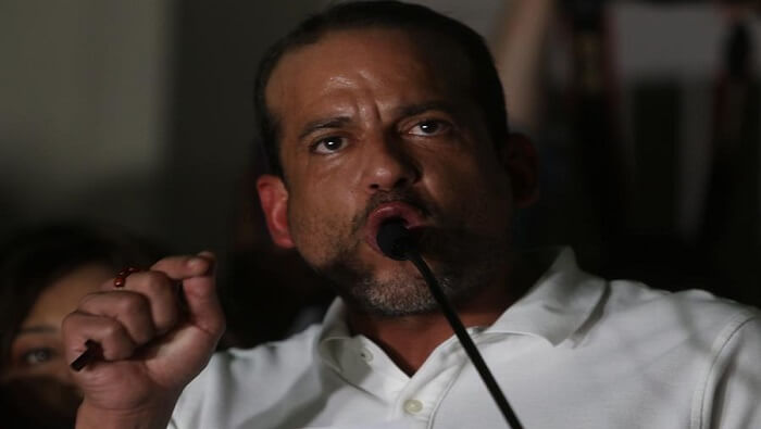 En un video, Camacho afirmó que su padre "cerró con los militares para que no salgan" durante el golpe de Estado de 2019.