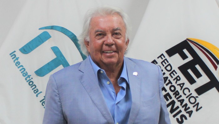 Carrera es considerado como un hombre de confianza de Guillermo Lasso y habría influido en el nombramiento de Hernán Luque en la presidencia del directorio de la Empresa Coordinadora de Empresas Públicas EMCO EP.