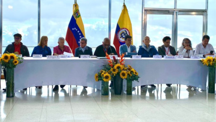 El encuentro fue planteado por el Gobierno como una “reunión de emergencia” para ajustar la agenda de diálogos para el segundo ciclo de negociaciones que se llevaría a cabo en México.