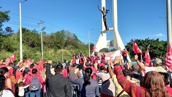 El Frente Farabundo Martí para la Liberación Nacional (FMLN), protagonista de dichos acuerdos, convocó a una concentración en el llamado Cristo de la Paz.